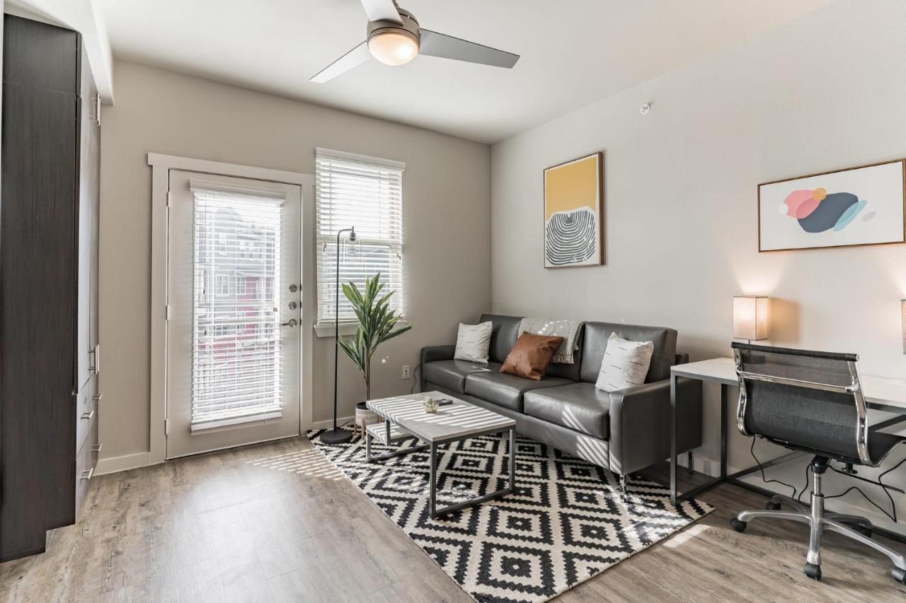 Peaceful With Full Amenities And Uh Nearby *