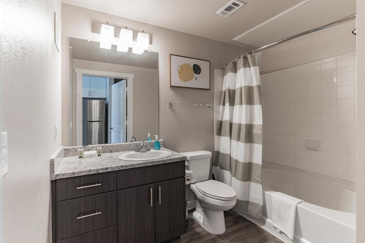 Peaceful With Full Amenities And Uh Nearby Apartamento