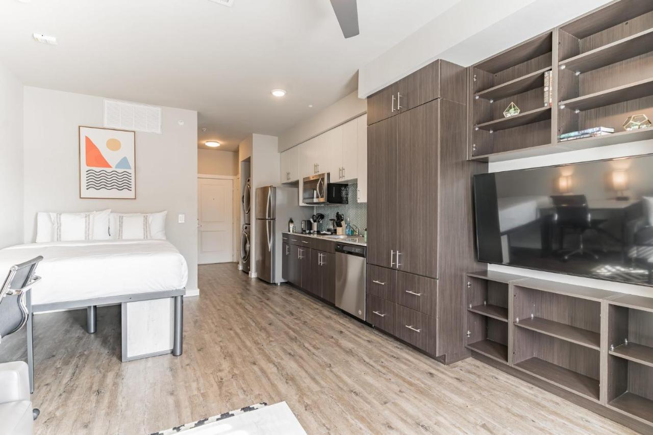 Peaceful With Full Amenities And Uh Nearby Apartamento